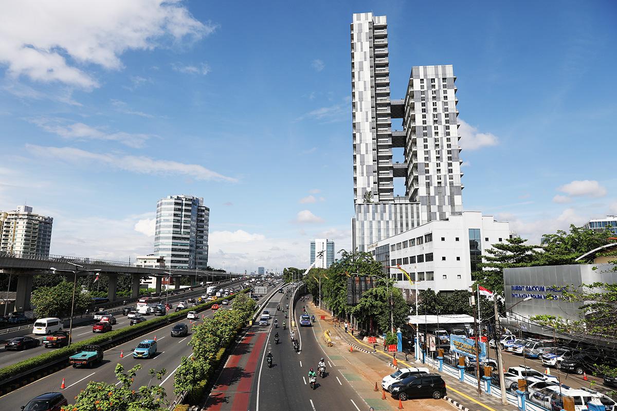 Cuaca cerah langit biru Jakarta ilus