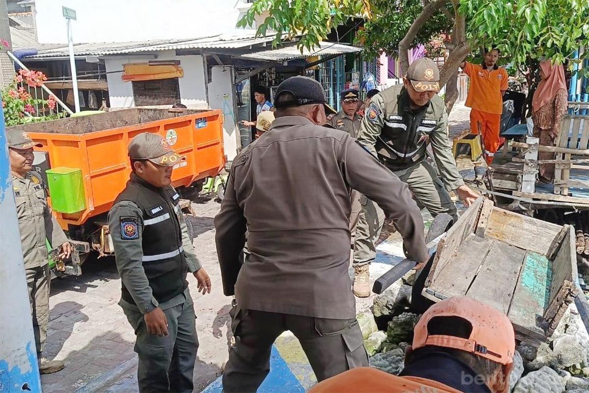 Penertiban Bahu Jalan Pulau Harapan anita