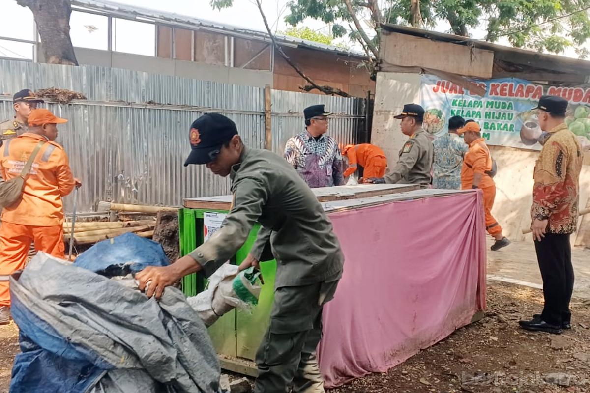 Penertiban Bangunan Liar Jalan Utan Jati budi2