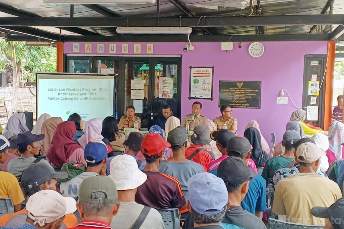 Sosialisasi bpjs ketenagakerjaan petugas pilah sampah budi