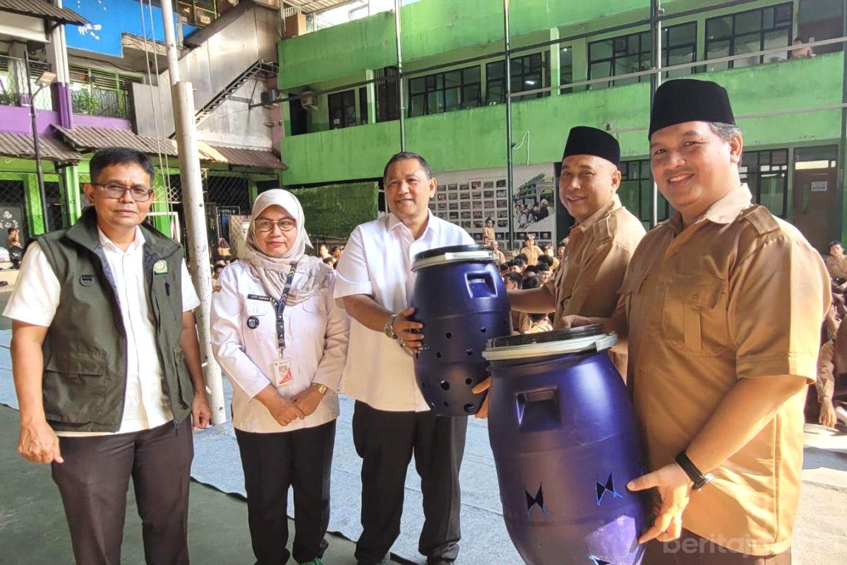 Sekolah Yayasan Sa’adatuddarain Implementasikan Program Pilah Sampah