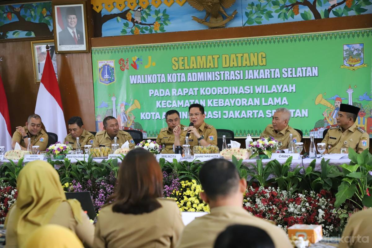 Pemkot jaksel warga dilarang bakar sampah tiyo