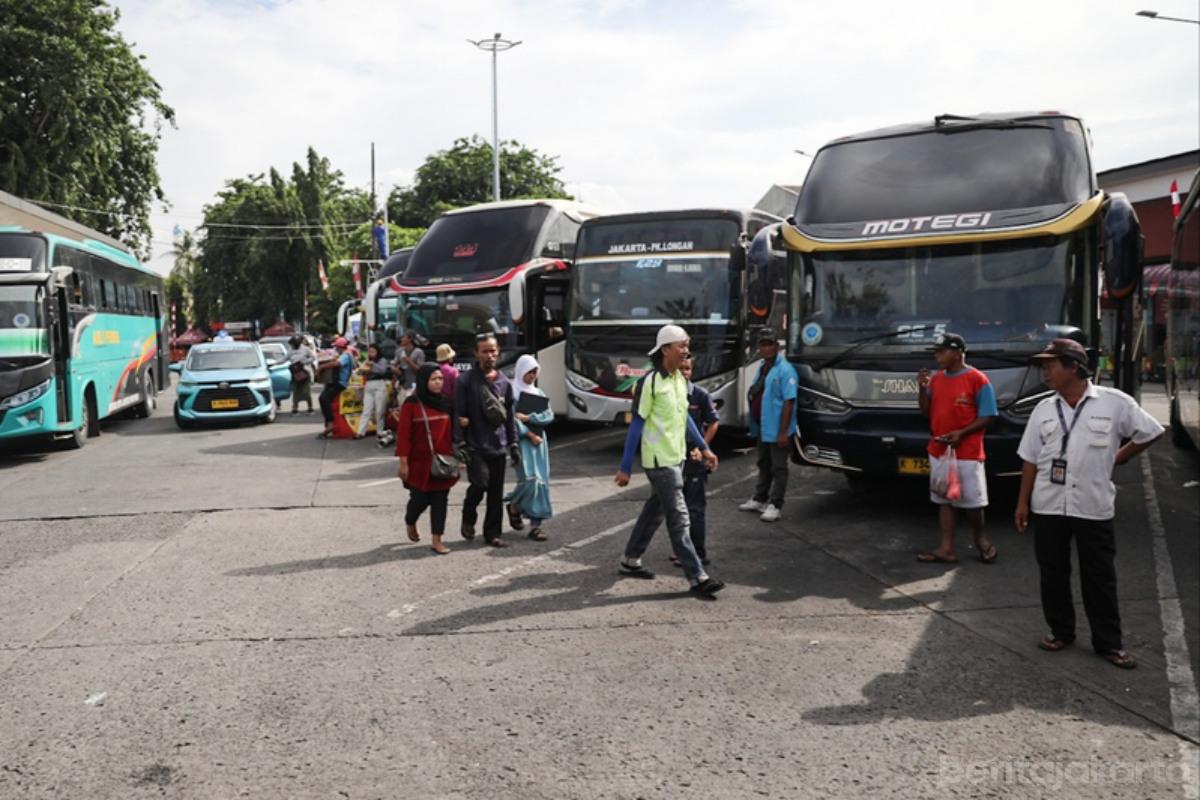 Terminal Kalideres Berangkatkan 14.710 Pemudik ilust