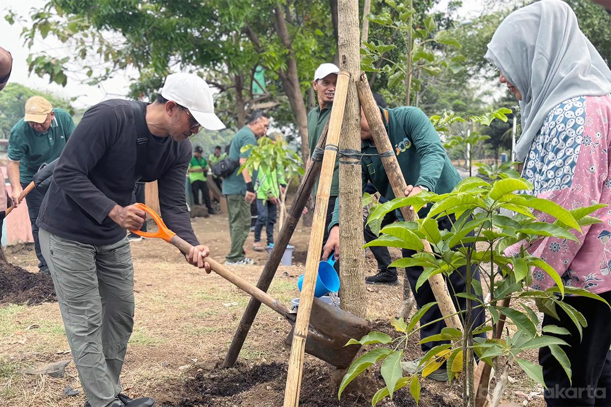 Penghijauan Jalan Inspeksi Kali Sunter anita
