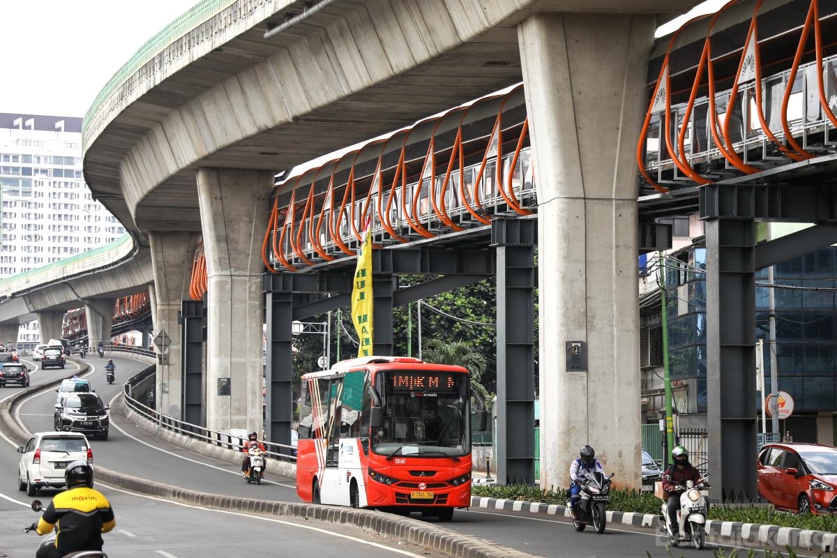 Pengamat Jkt kota aman ilust jati