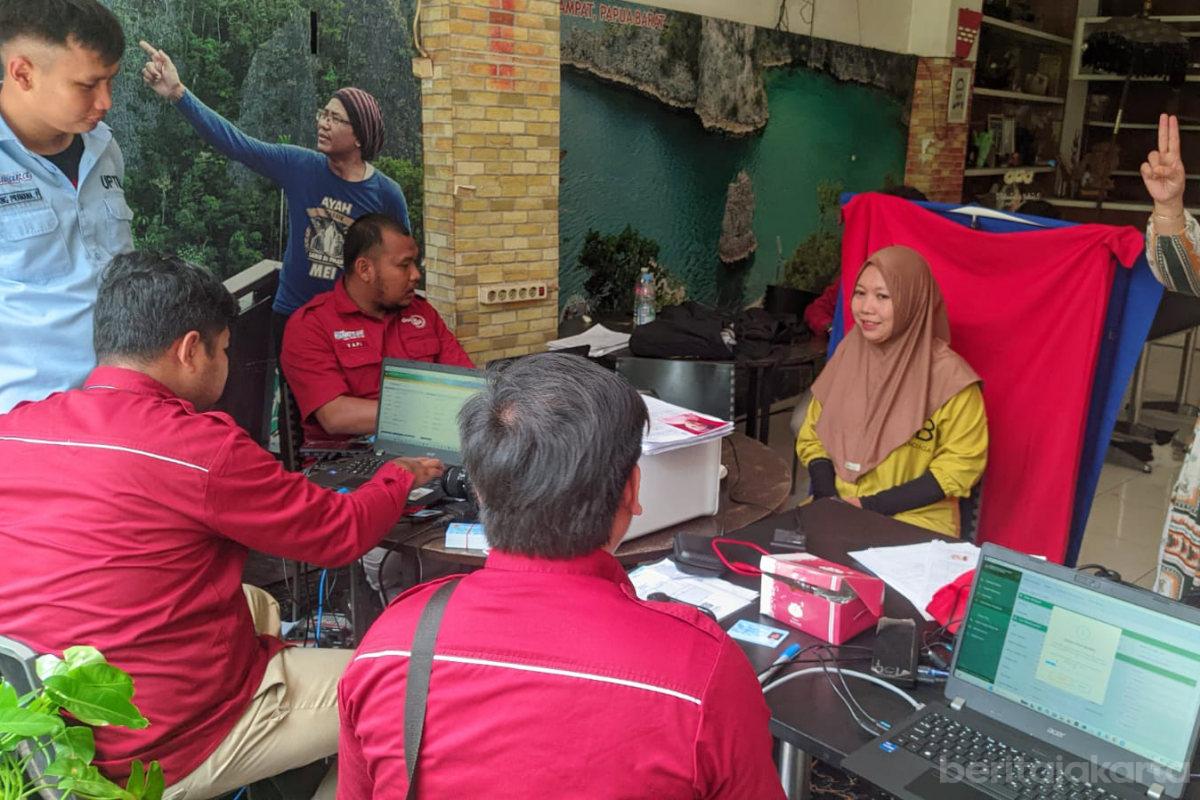 153 Warga Pademangan Barat Nikmati Layanan Adminduk