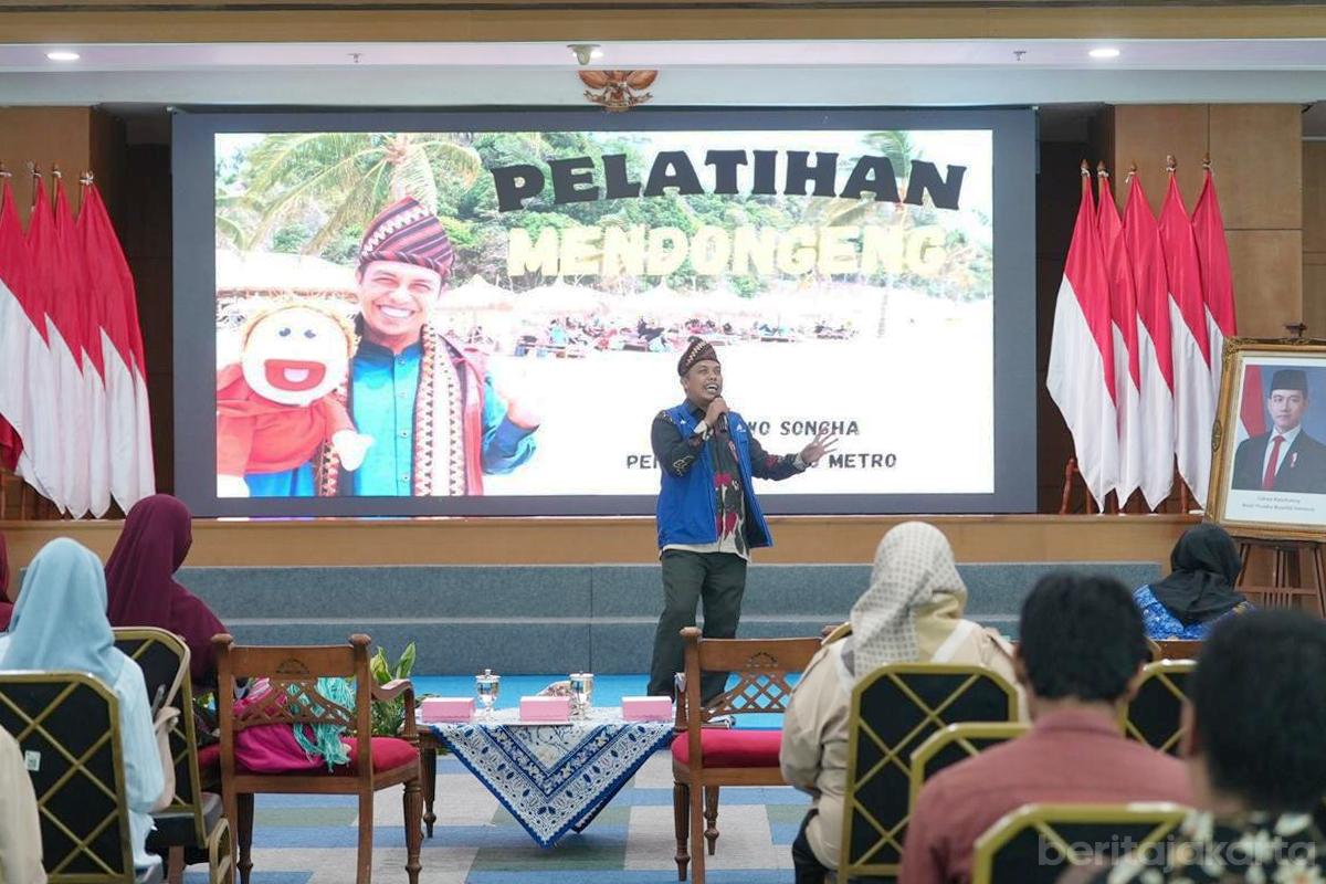 Pelatihan mendongeng pengurus rptra jakut anita