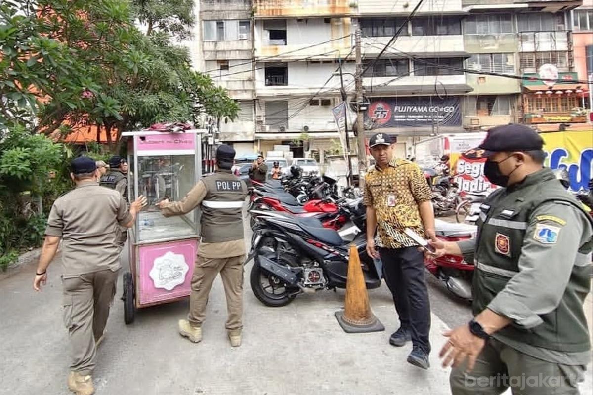 Penertiban pkl blok m square tiyo2