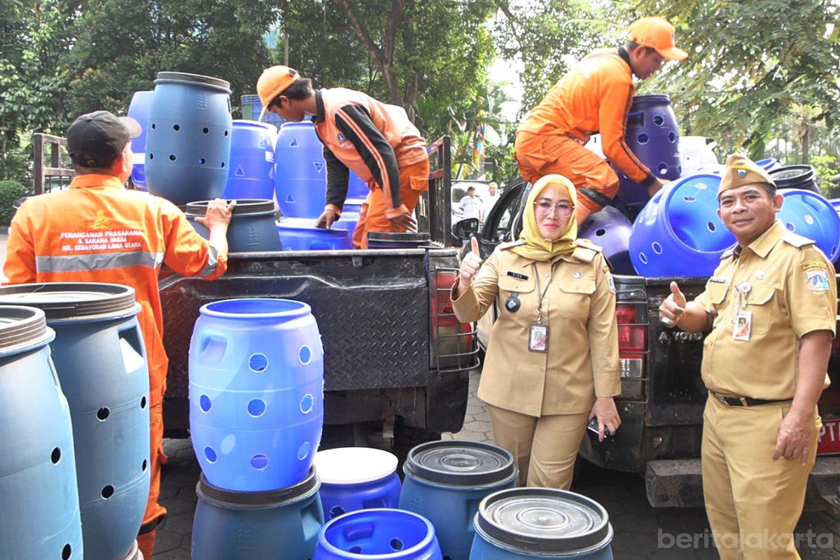 349 Tong Biopori Dibagikan di Kecamatan Kebayoran Lama