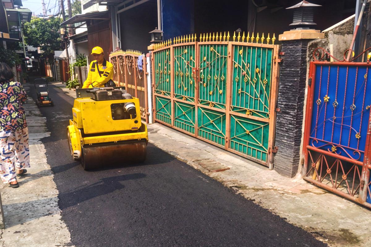 Pengaspalan jalan jaktim ist