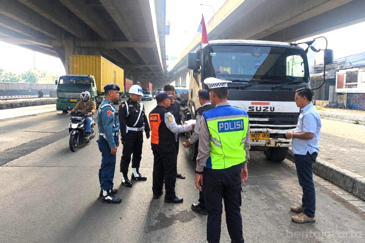 Penertiban Truk Kontainer Koja anita