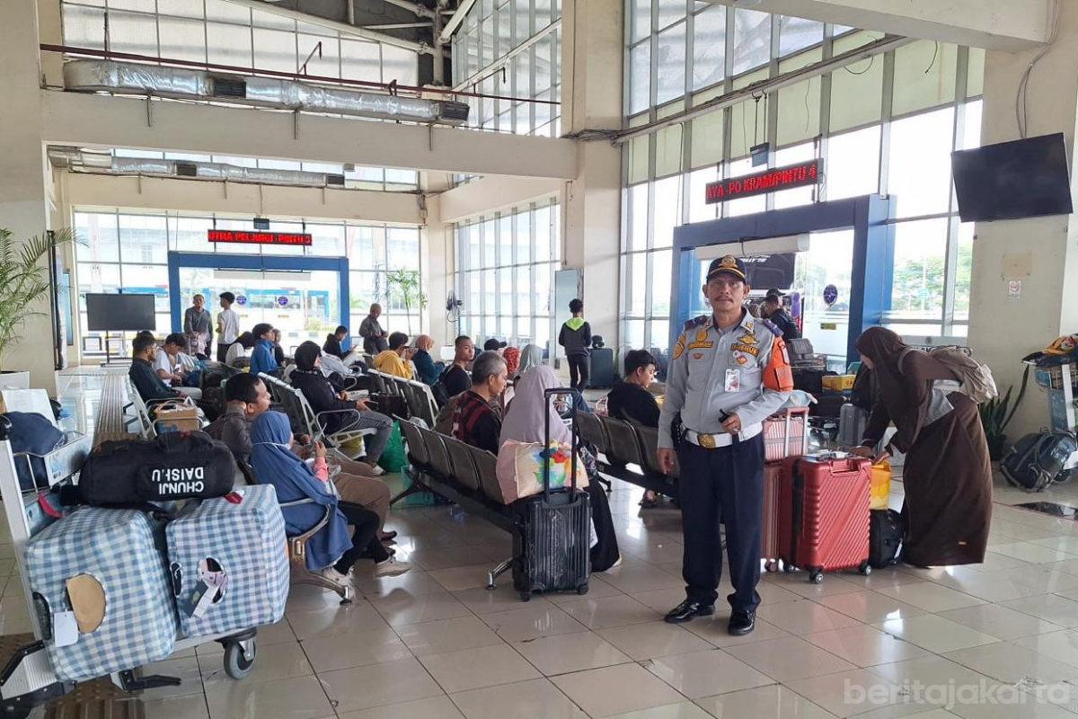 Libur Panjang, Terminal Terpadu Pulo Gebang Dipadati Penumpang