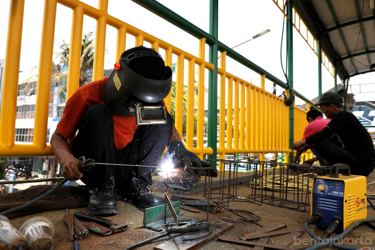 Petugas bina marga padat karya otoy