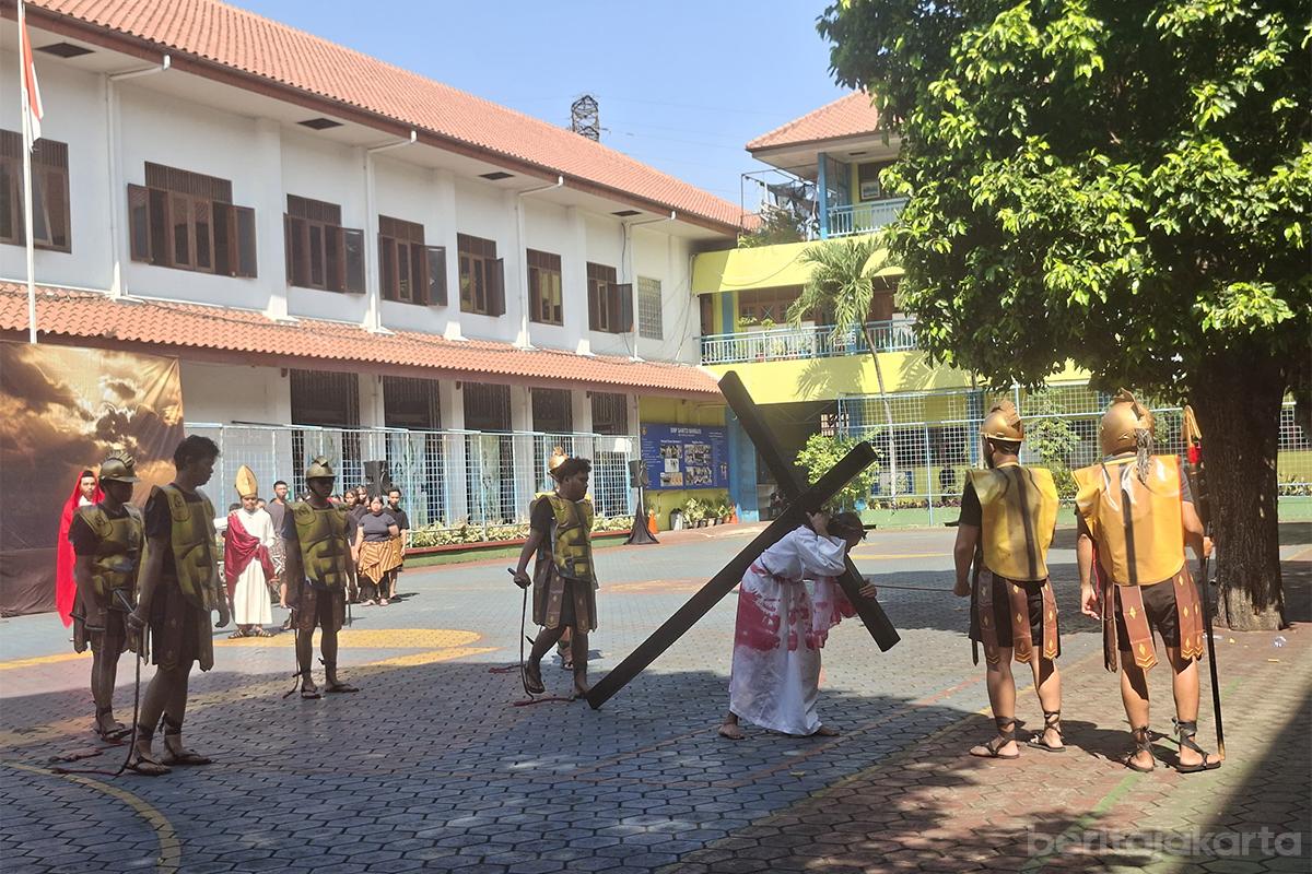 Teatrikal Gereja Santo Robertus Bellarminus Paroki Cililitan nur2