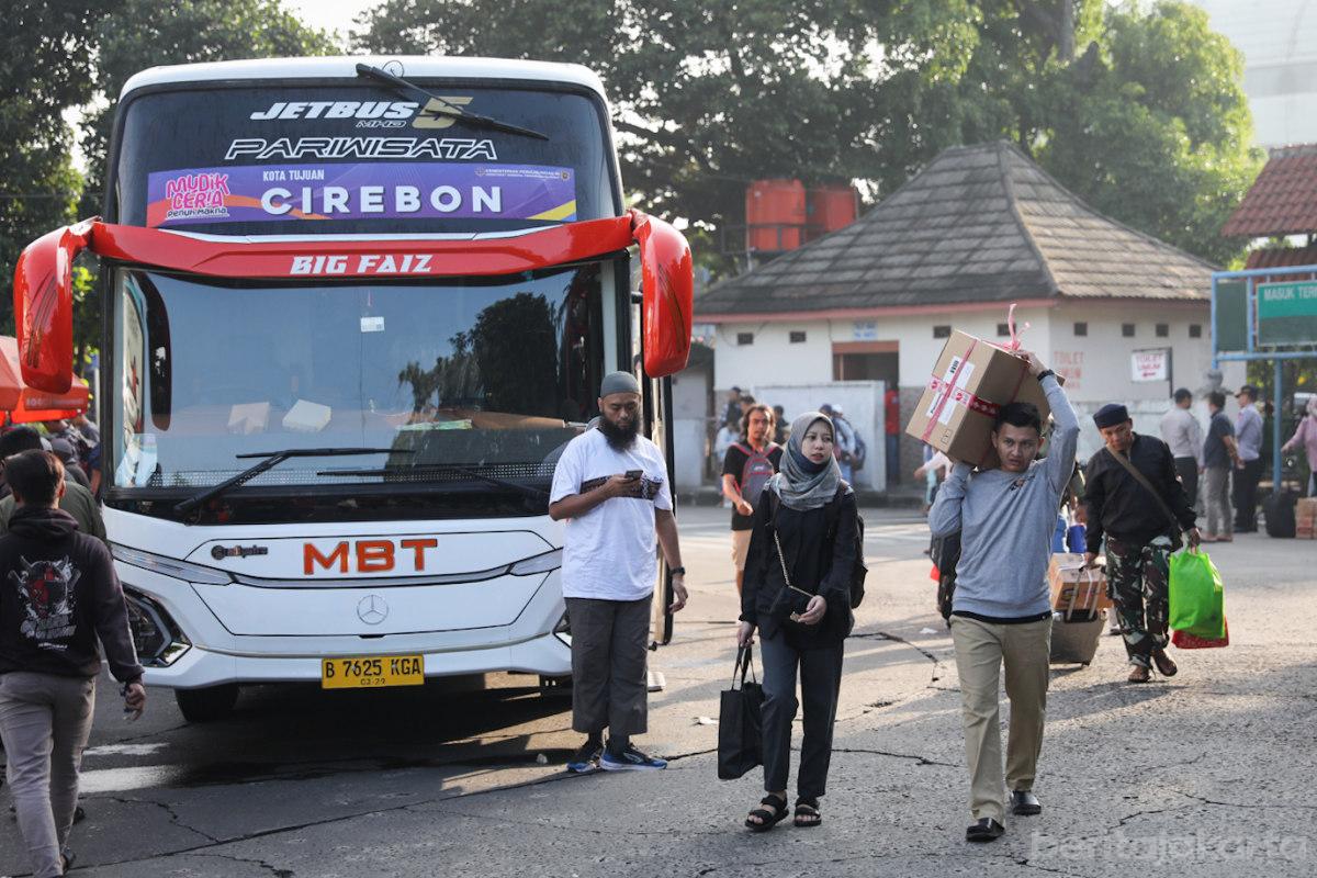 Mudik kampung rambutan jati