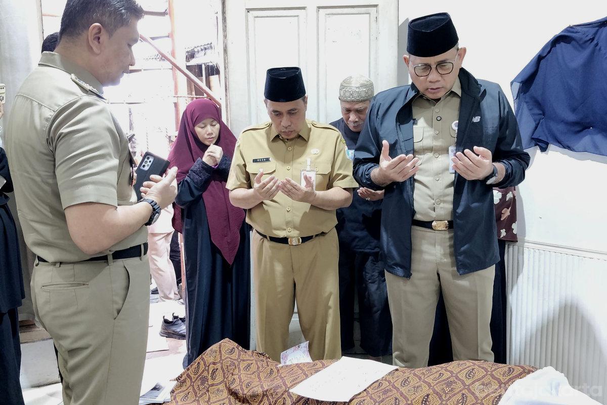 Arifin Jenguk Kader Jumantik Meninggal di Musibah Tabrakan KRL   KA