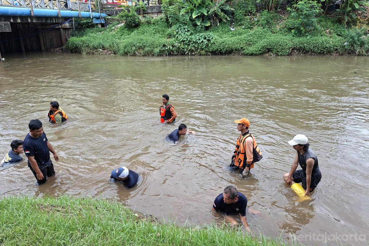 Pemkot Jakbar Jaring 217 Kilogram Ikan Sapu Sapu