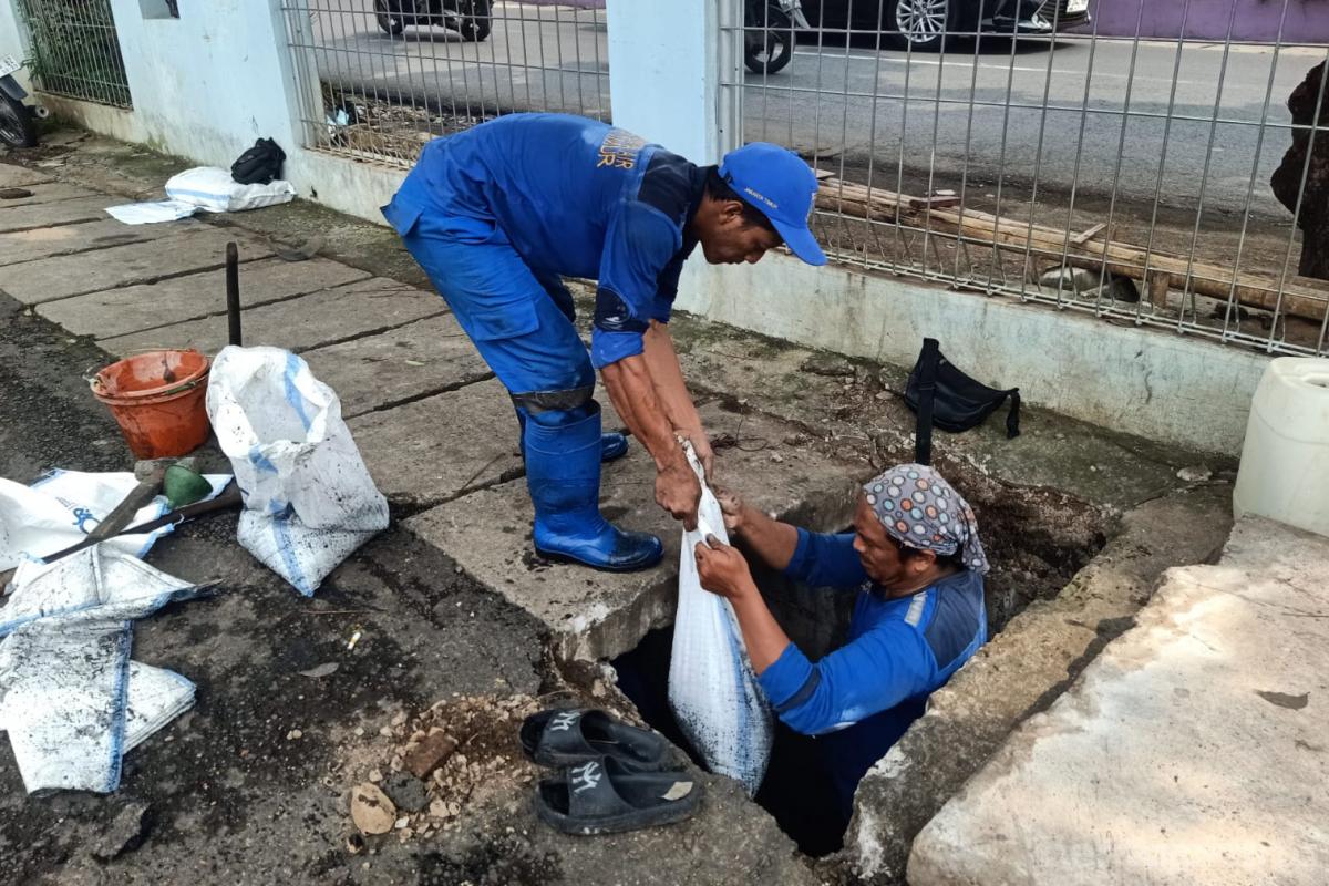 Pengurasan Saluran Jalan Komodor nurito