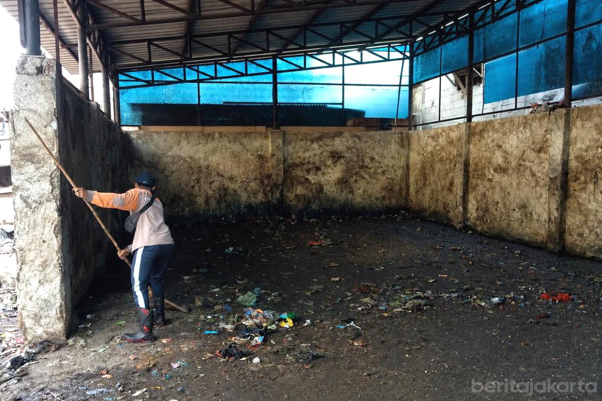Tumpukan Sampah di Rusun Waduk Pluit Tuntas Dibersihkan