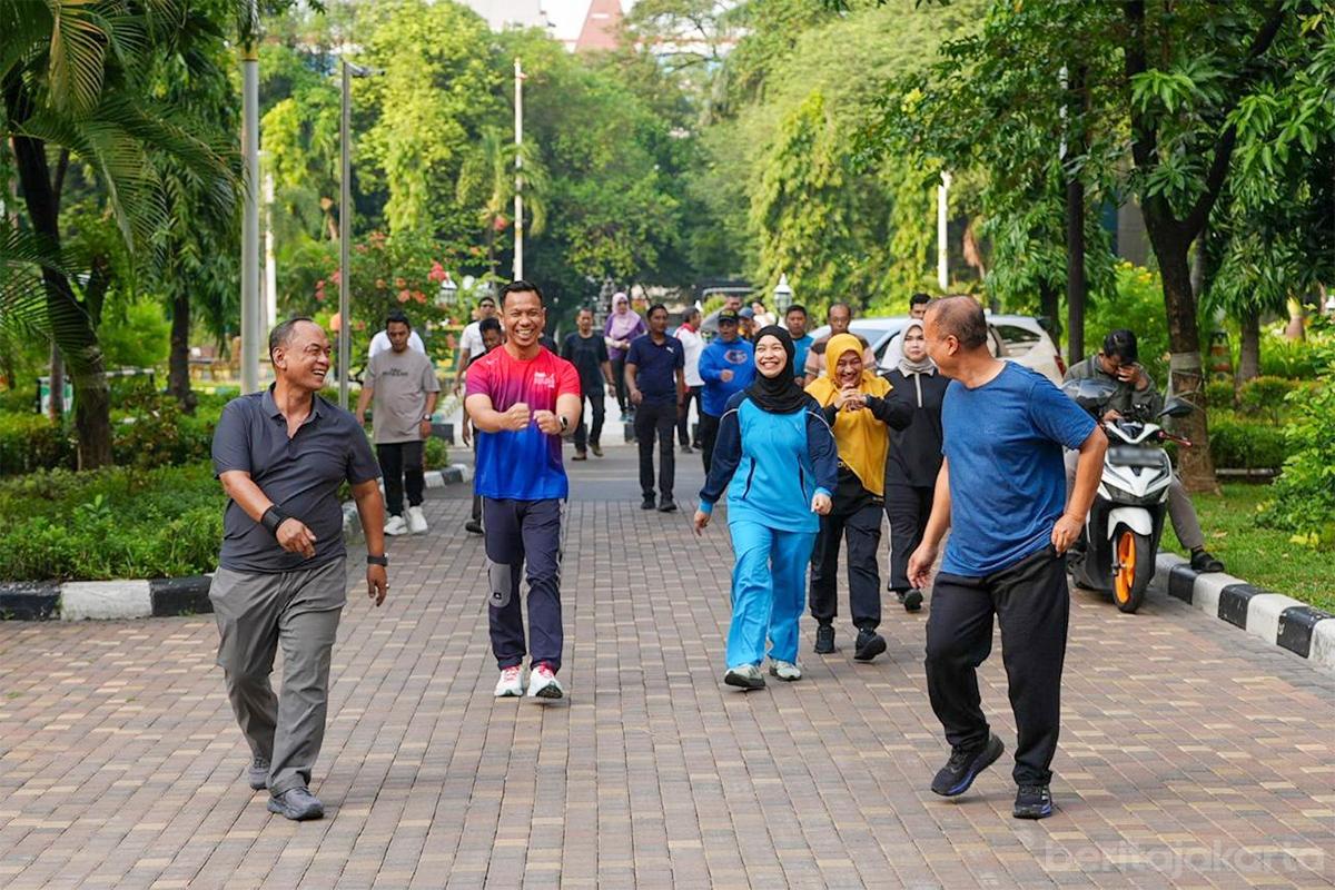 Jalan sehat pegawai jakut anita2