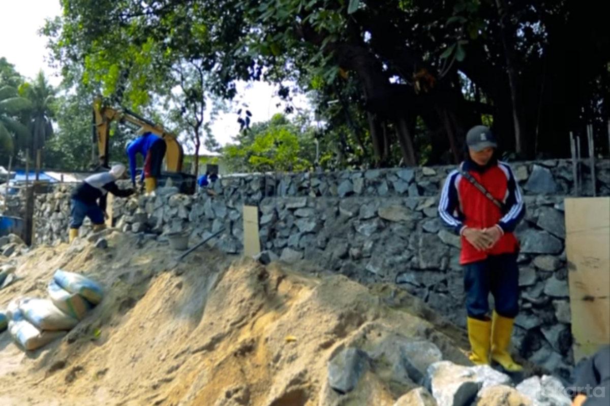Perbaikan Turap Kali Krukut Segmen Jalan Canadianti Dikebut