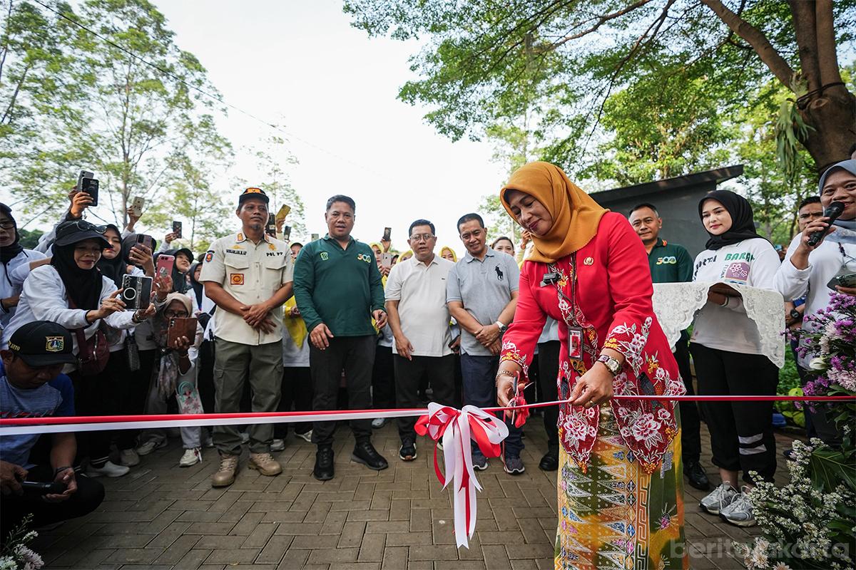 Walikota jakbar iin mutmainnah taman kosambi budi