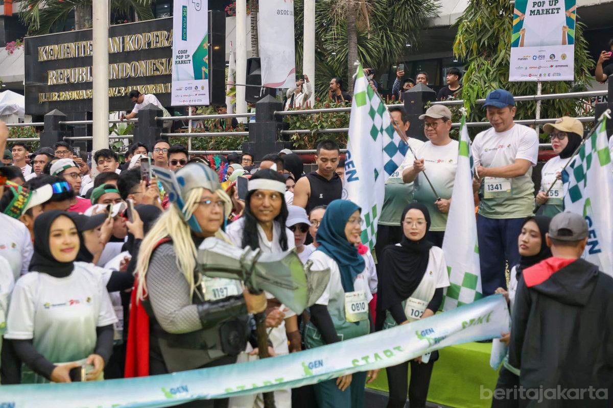 Pramono dan Menkop Lepas Peserta Gen Coop Run 5K di Jalan Rasuna Said