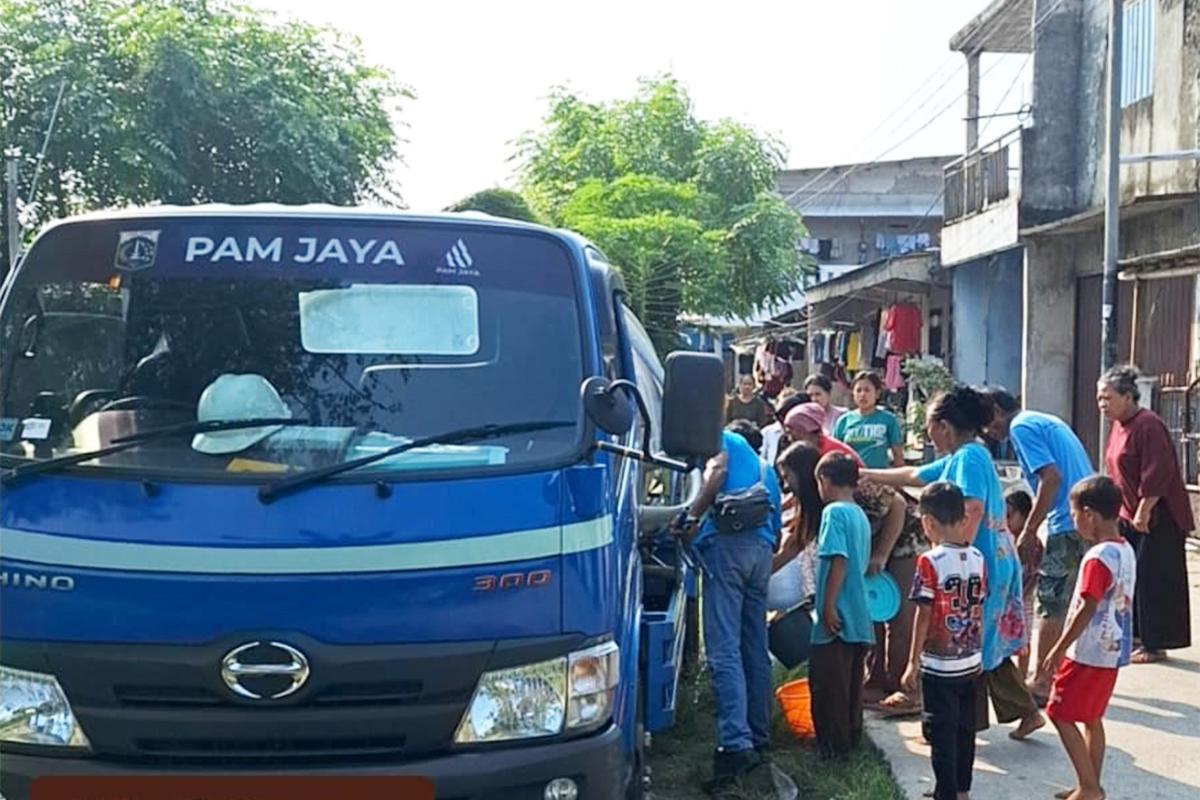 Mobil tangki air bersih pam jaya ist