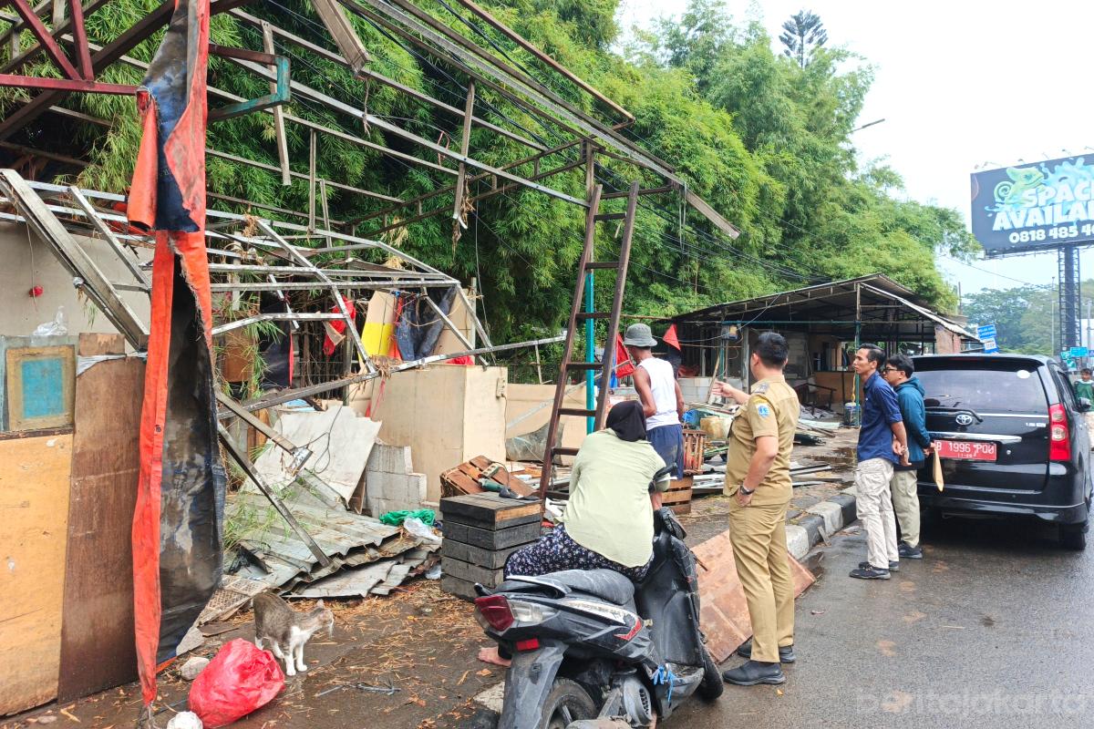 Penertiban Bangunan Semi Permanen susukan nurito