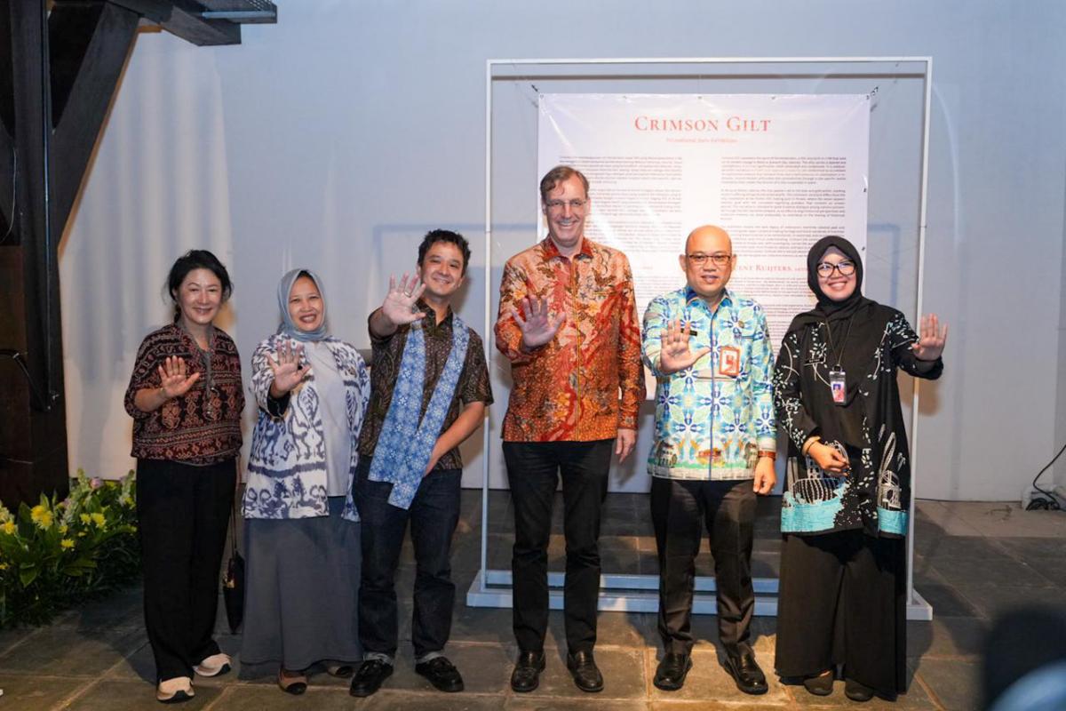 Museum bahari pameran crimson gilt ist