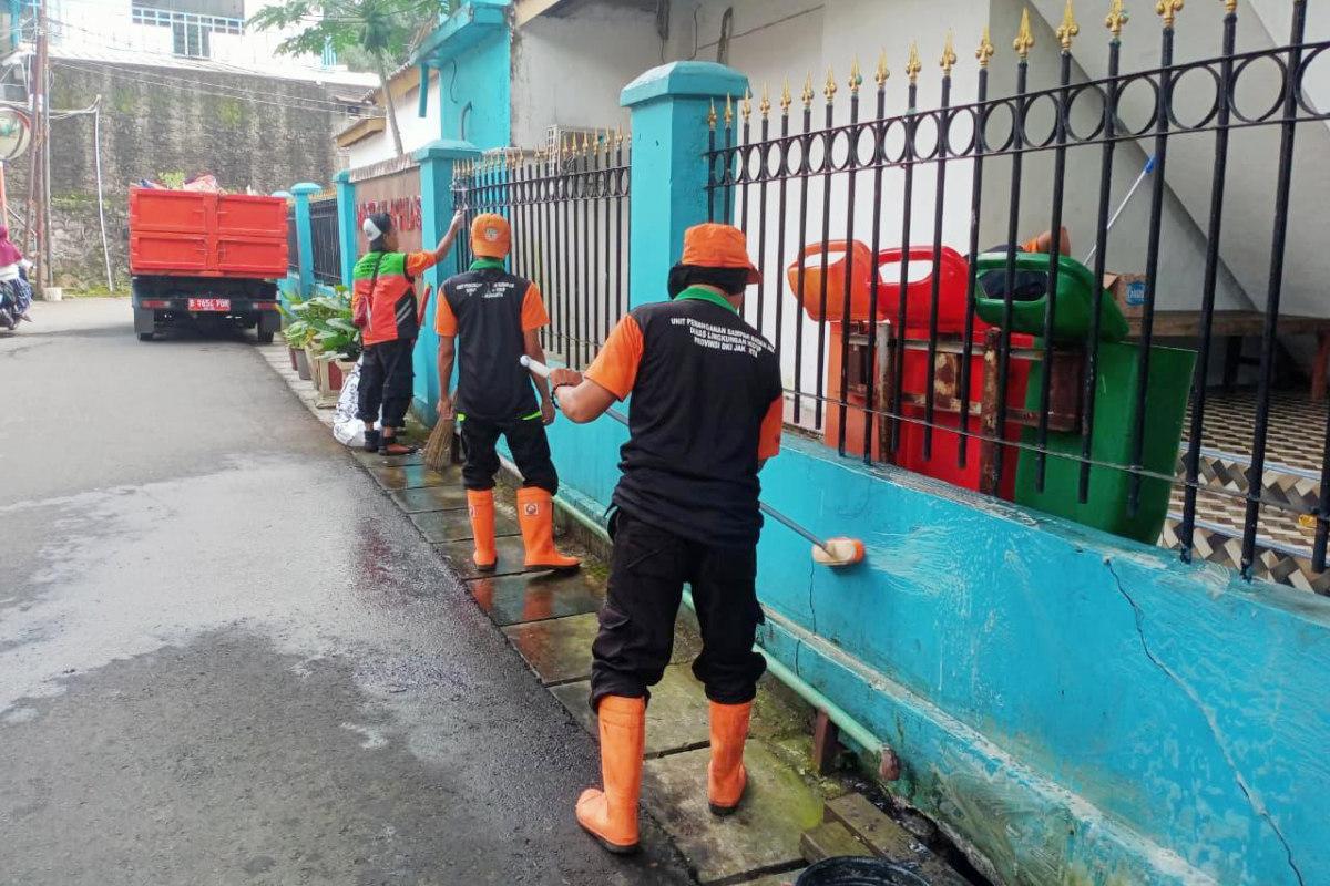Dinas lh bersih2 masjid menyambut ramadan