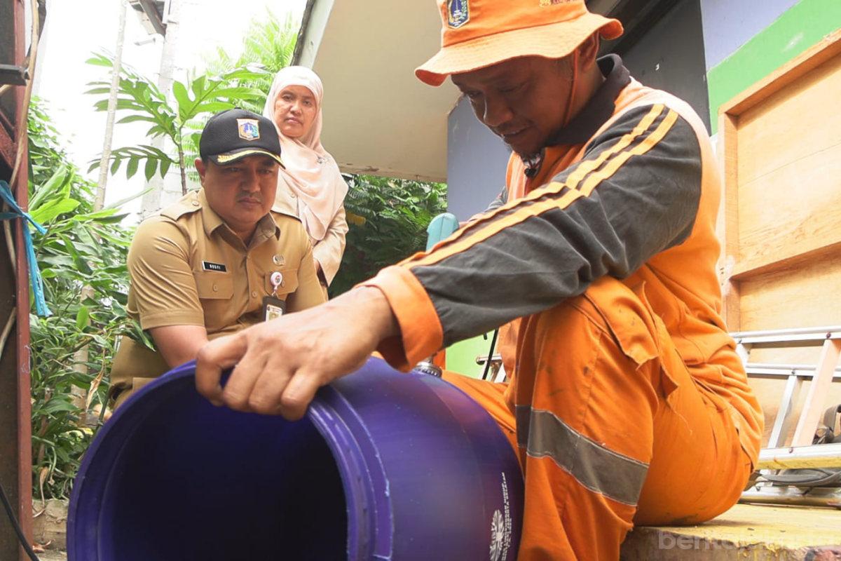 Delapan Biopori Sampah Jumbo Dibuat di Cipulir