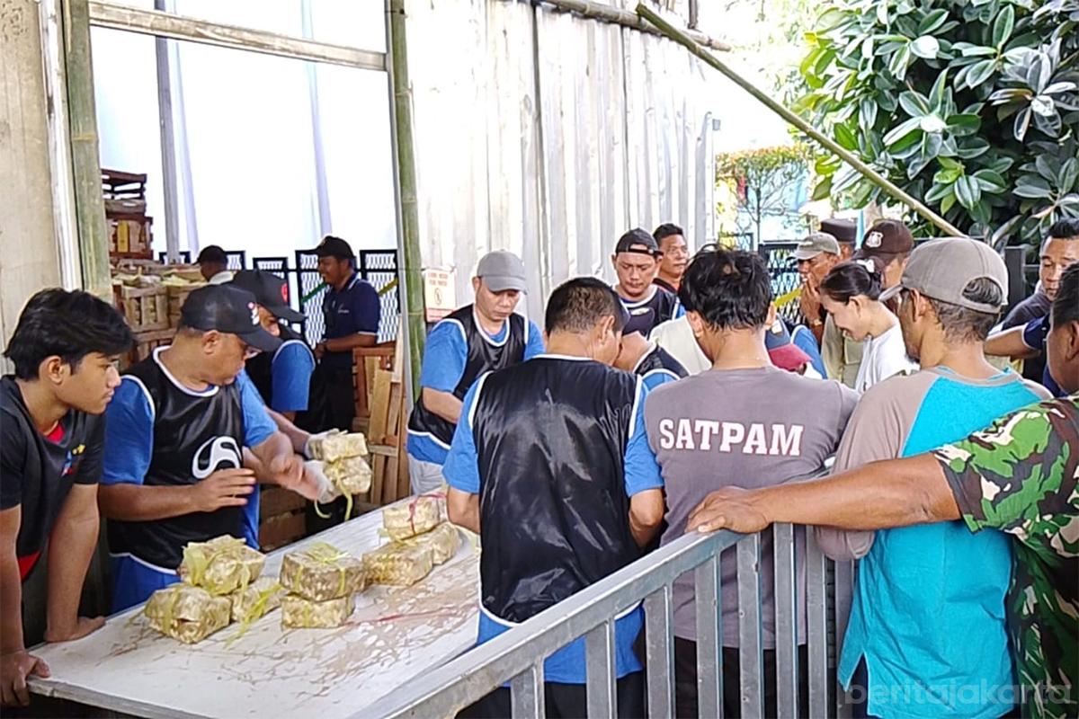 Besek daging kurban kramatjati nur2