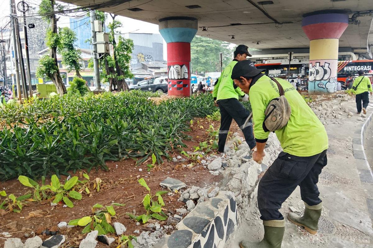 Pagar dicuri jalur hijau jaktim nurito