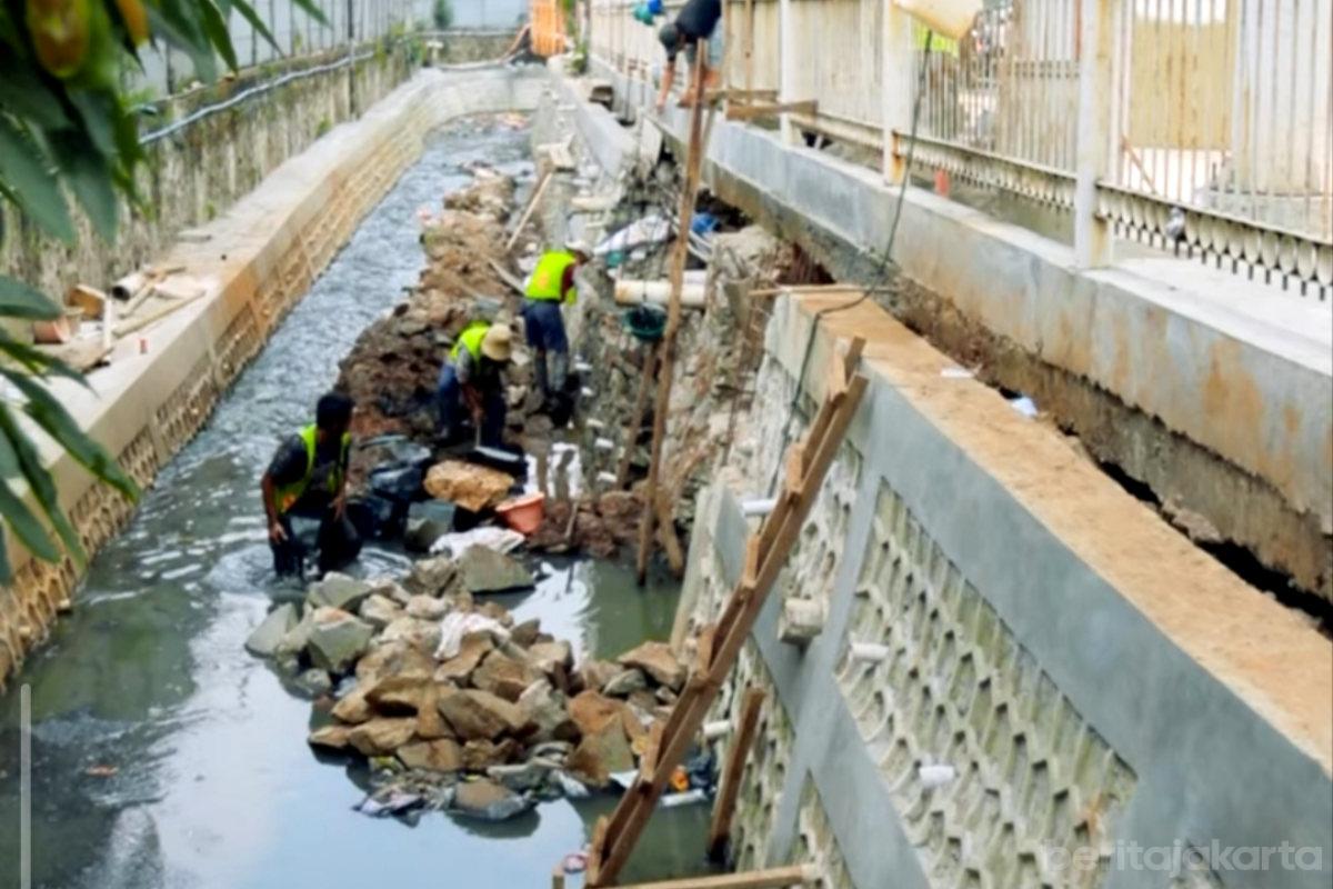 Perbaikan Turap Kali Cideng Segmen Jalan Gatot Subroto Rampung Awal Oktober