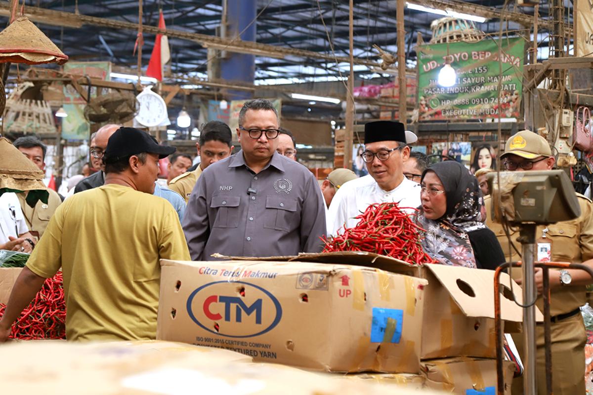 KomisiB kunjungan pasar kramat jati ist