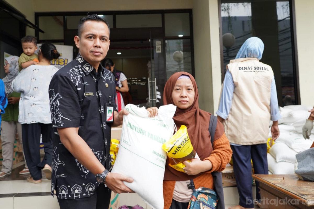 3738 Warga Utan Panjang Terima Bantuan Pangan