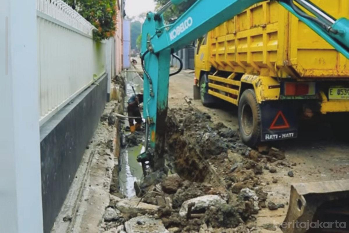 Pembangunan Saluran Air di Jalan Ciawi Rampung Bulan Depan