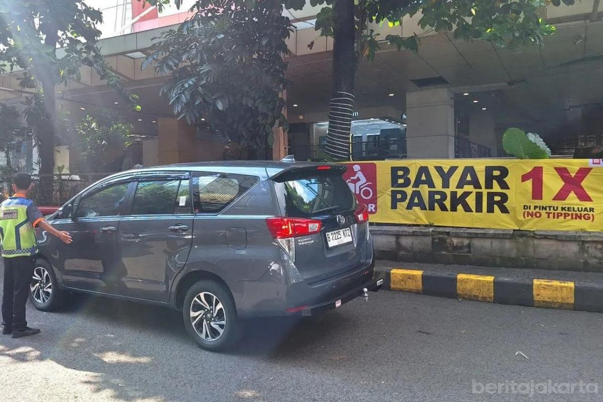 Spanduk parkir blokm tiyo