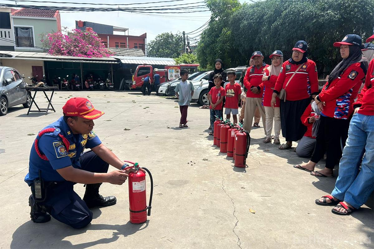 Sosialisasi kebakaran kampung pramuka budi