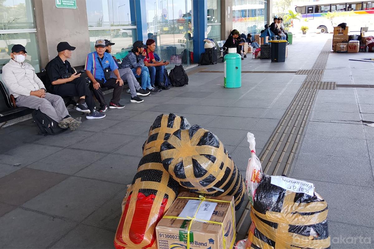 Arus mudik terminal pulogebang nur