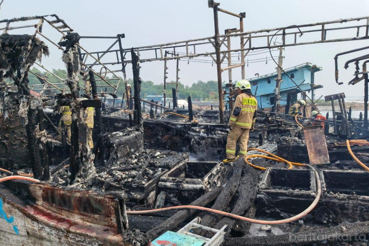 Tiga Kapal Nelayan di Dermaga Ujung Muara Angke Berhasil Dipadamkan