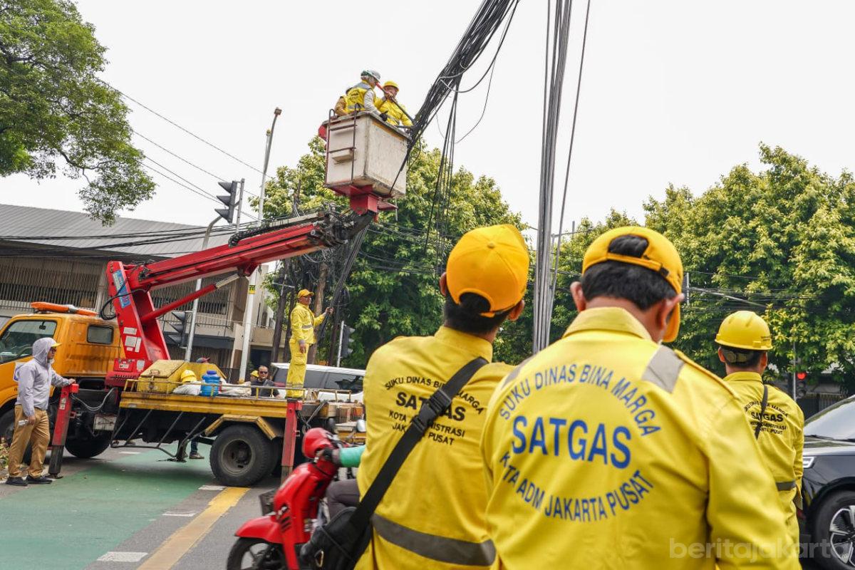 Kabel udara ditertibkan folmer