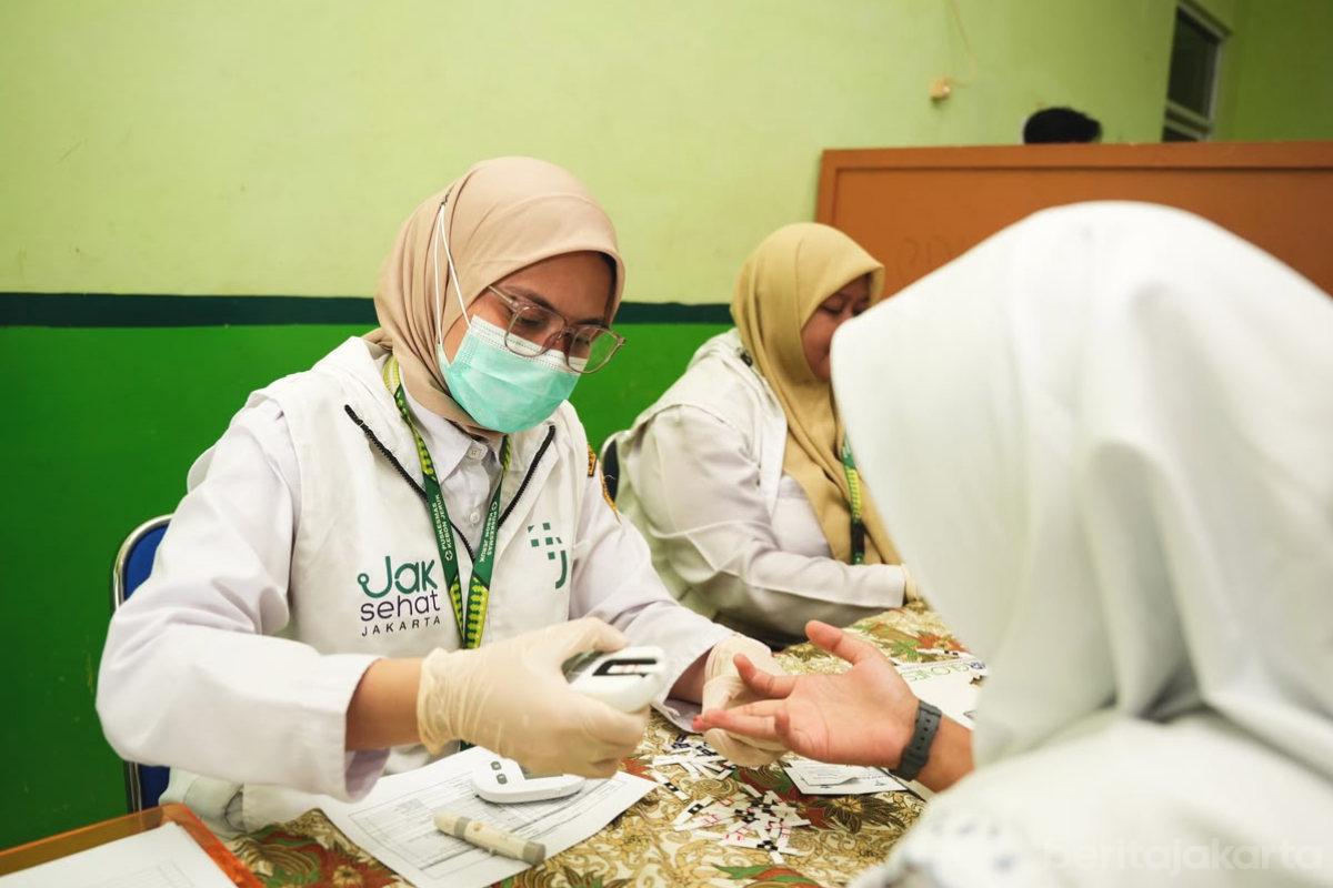 150 Santri Ponpes Asshiddiqiyah Akses Layanan CKG Puskesmas Kebon Jeruk