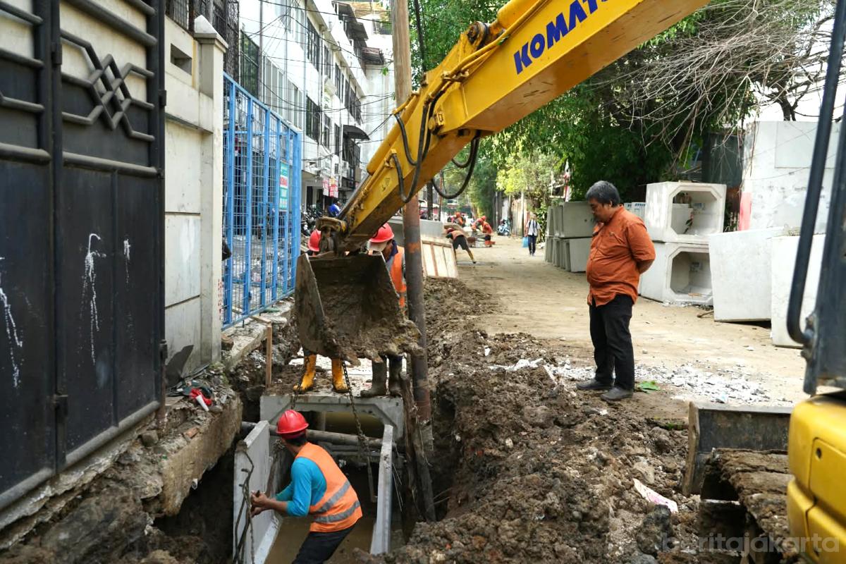 Normalisasi Saluran di Jalan Kepu Barat folmer