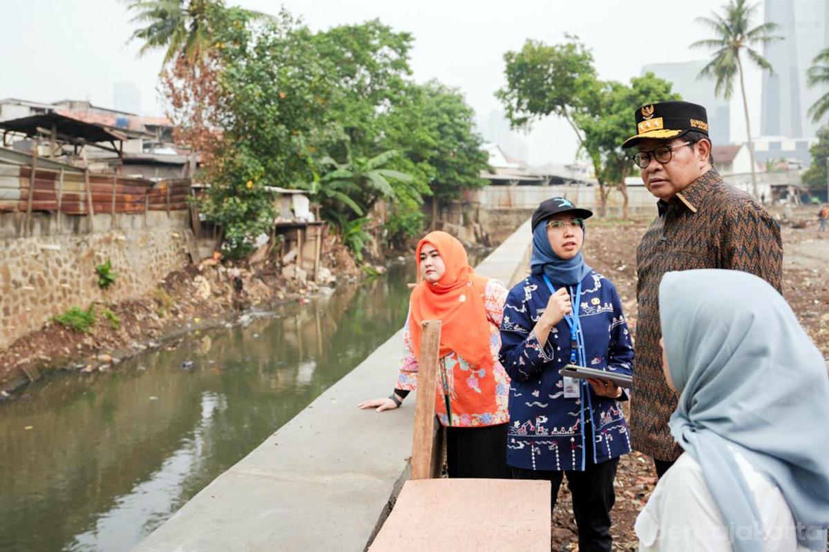 Pramono Tinjau Normalisasi Kali Mampang rezap