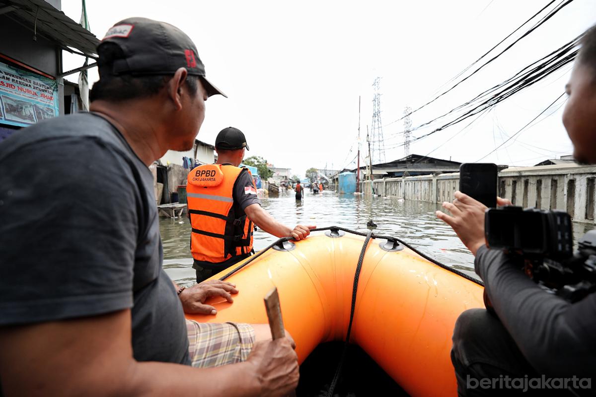 Banjir rob pesisir otoy