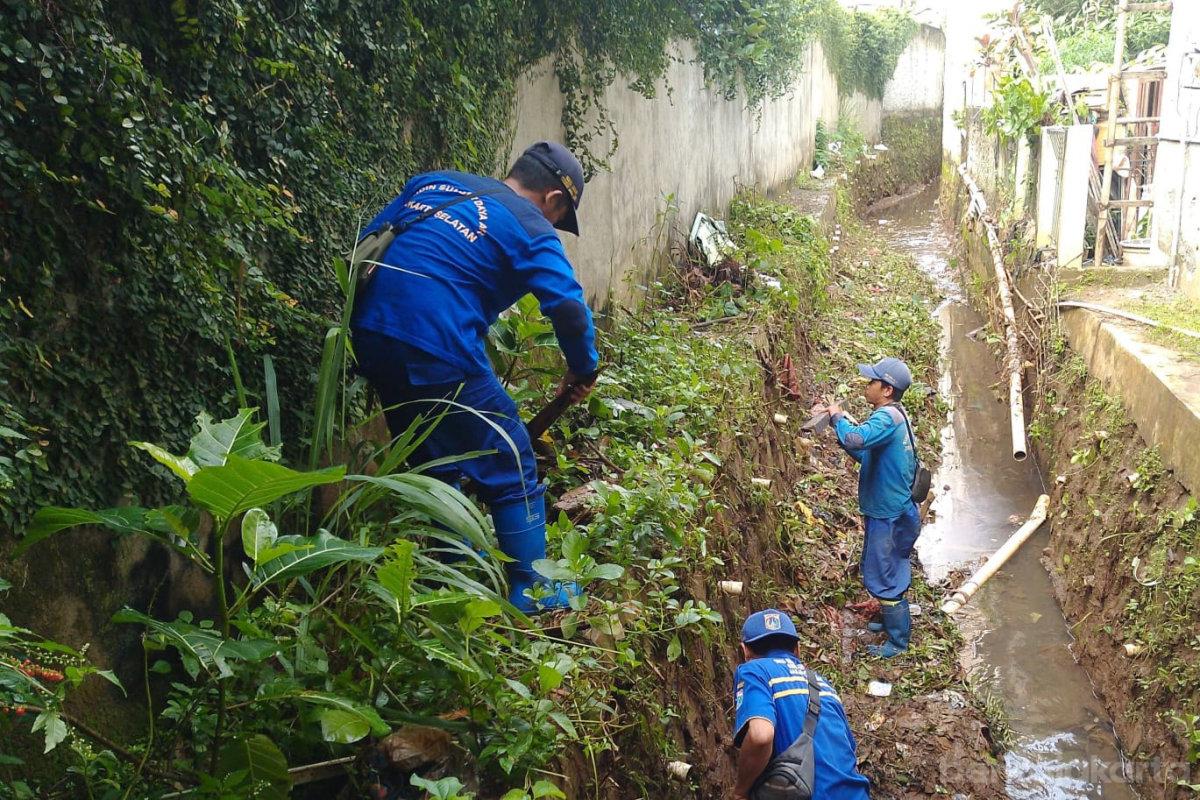 Normalisasi Saluran Air Jalan Pringgodani