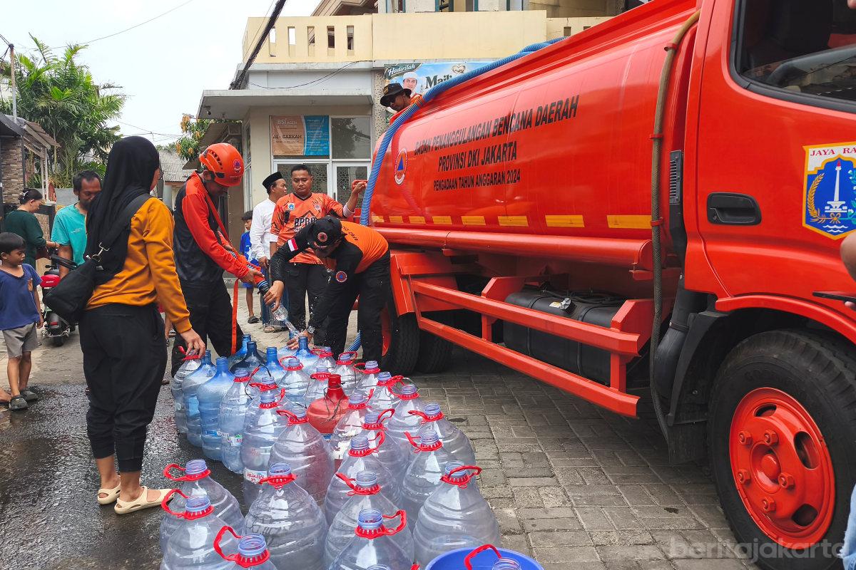 279 Jiwa di Pondok Pinang Terima Manfaat Bantuan Air Bersih di Musim Kemarau