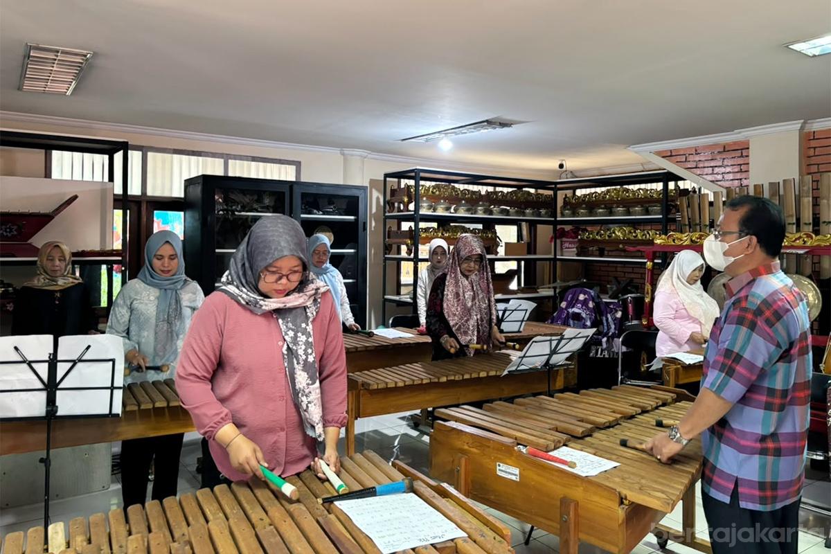 Pelatihan Seni Musik Tari PPSB Aki Tirem anita